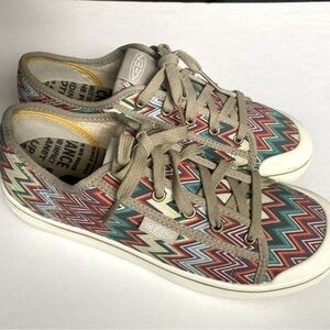 KEEN Women’s Elsa Lite Sneaker size 10